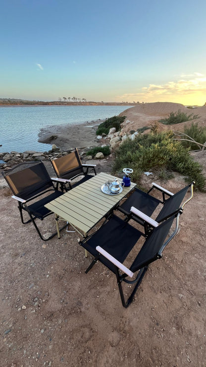 Table de camping avec 4 chaises pliantes